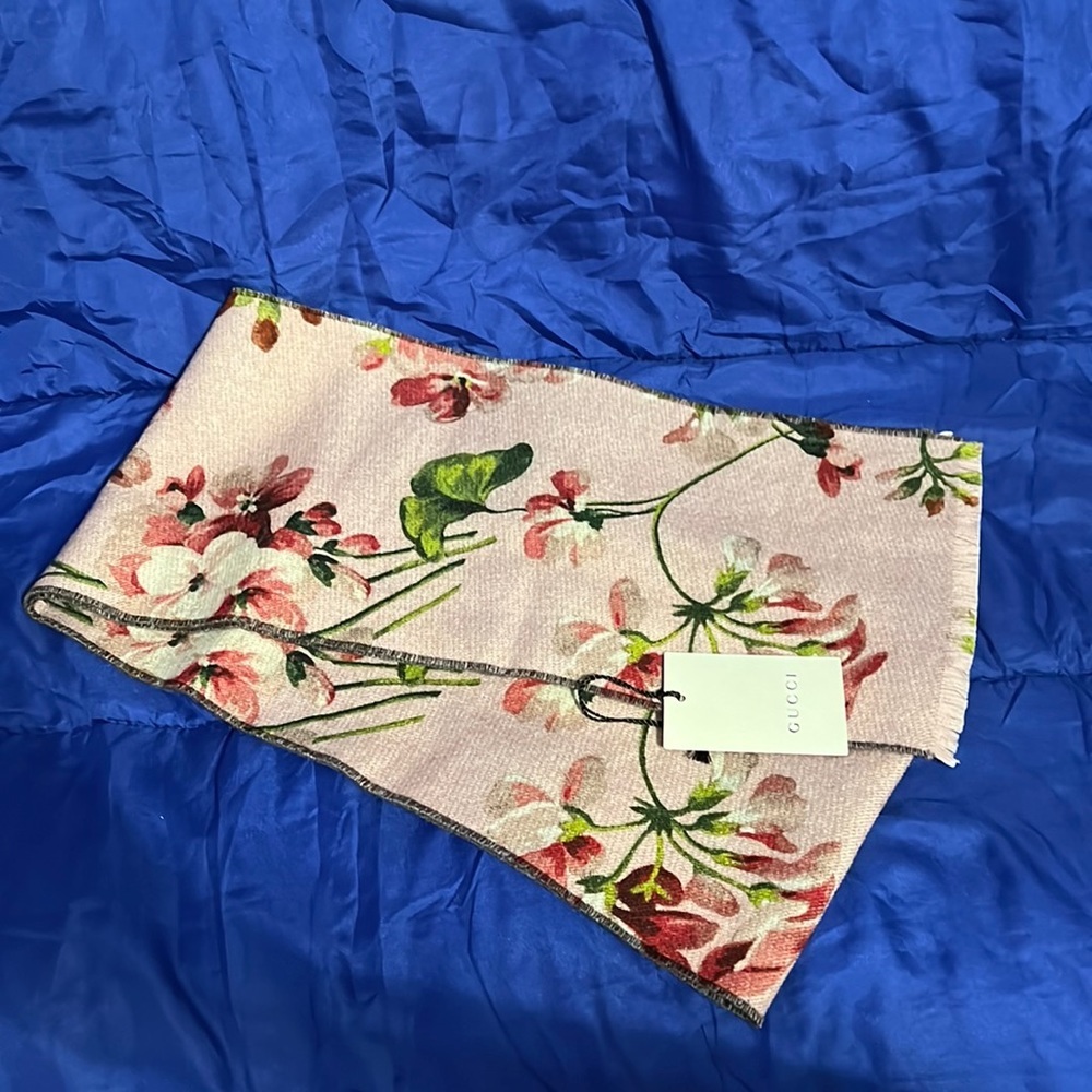 Gucci GG supreme logo monogram blooms scarf NEW - Picture 3 of 6